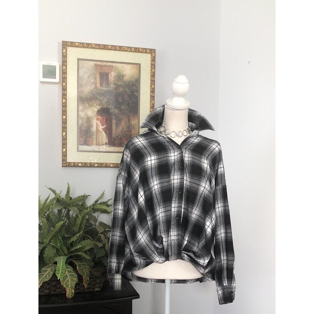 Shein Women's V Neck Long Sleeve Cropped Button Down Blouse Size Medium Collared